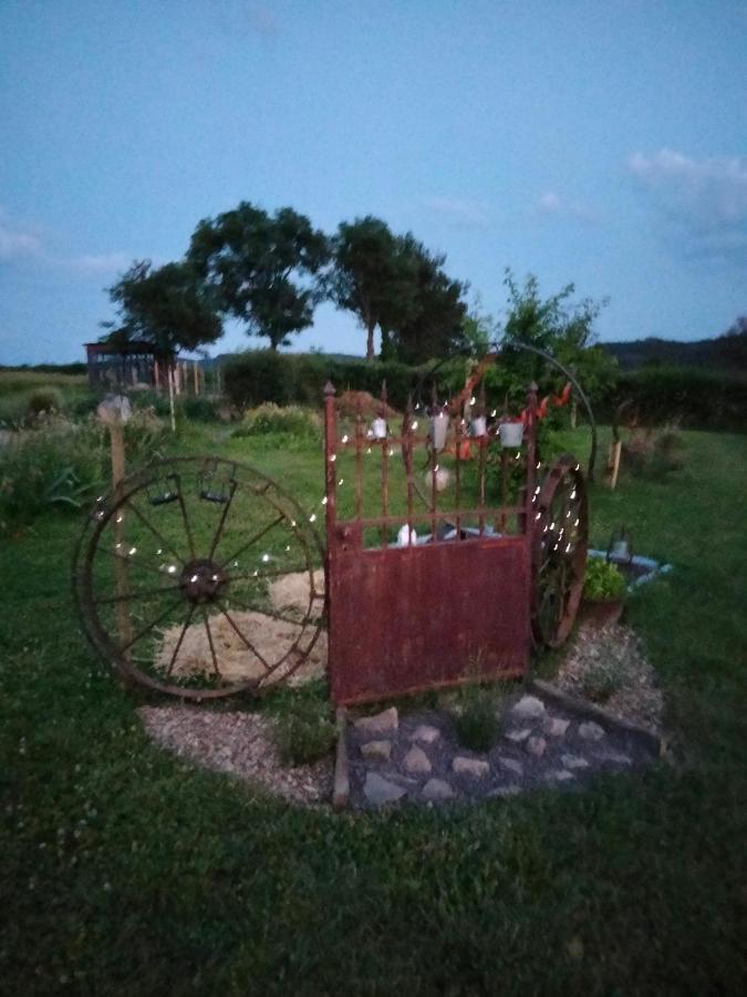 Bed and Breakfast La Brousse Kacha Malleret-Boussac Exterior foto